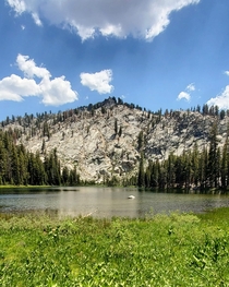 Lower Twin Lake on a beautiful day Kaiser Wilderness CA USA 