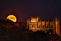 Magic strawberry moon in Toledo