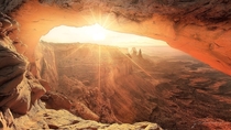 Mesa Arch Sunrise in Utahs Canyonlands National Park 