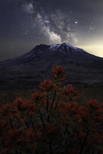 Milky Way over Mount St Helens  ramblinjoe