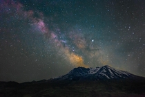 Milky way over Mount St Helens The shot was well worth the wait  x  OC