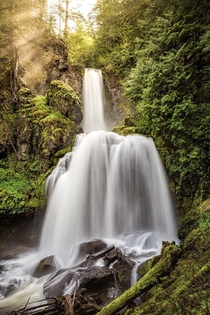Morning enlightenment This is one one of my favorite waterfalls in Washington state OC  IG johnperhach_photo_
