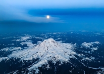 Mt Rainier from the plane 