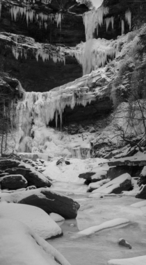 New York Frozen Waterfall   x 
