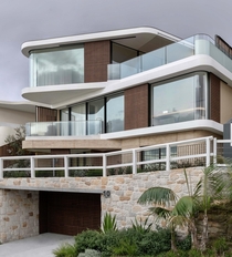 Ocean front residence on the cliffs of Bronte with angles designed to optimise views of the Pacific Ocean Sydney Australia by Luigi Rosselli Architects Photo Nicholas Watt 