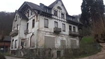 Old mansion found in the hills in Germany spent a good hour exploring