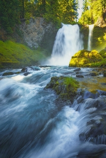 One of many beautiful waterfalls along Oregons Mackenzie River 
