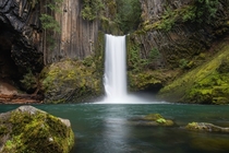One of the coolest waterfalls in the Western US - Toketee Falls OR 