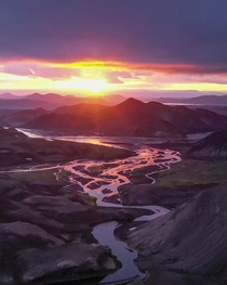 One of the most beautiful sunsets that I have ever seen Taken in the highlands of Iceland  - more info and video in the comments IG glacionaut