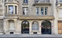 Parisian apartment building with a ceramic floral motif Built in  by Dutch architect Richard Bouwens van der Boijen  Quai Anatole France Paris th Arrondissement