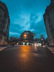 Parisien street corner