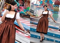 Pic #9 - Bavarian girls in dirndls