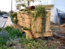 Random photo of an abandoned bulldozer I found online Date should be somewhere between  and 