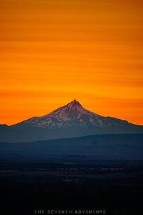 Resubmitted after deletion A sky of fire behind Mt Jefferson Oregon OC x