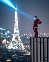 Santa is ready for tonight in Paris