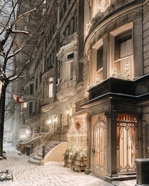 Snowy night in the Upper East Side New York
