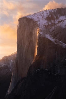 Some of the best light Ive ever seen Yosemites firefall gave us a show a few nights ago - Yosemite Valley CA - 