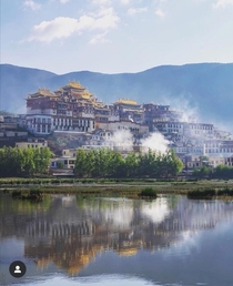 Songzhanglin Monastery 