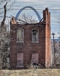 St Louis Arch behind an abandoned building I did not photoshop this I just found the right angle