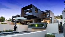 Stacked architecture an intriguing home inside and out in South Africa