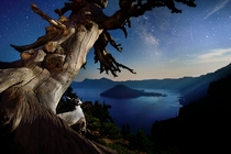 Starry night over Crater Lake Oregon X-post from rpics 