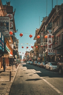 Sunny day in Chinatown