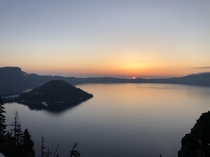 Sunrise over Crater Lake 