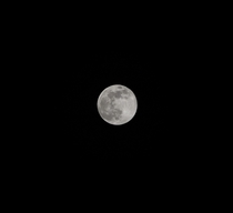Super moon taken in my driveway in MN with a Nikon D with no telescope
