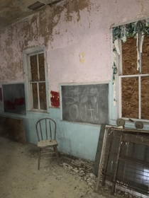 Super spooky old abandoned schoolhouse in Michigan