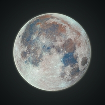 The colors of the Moon