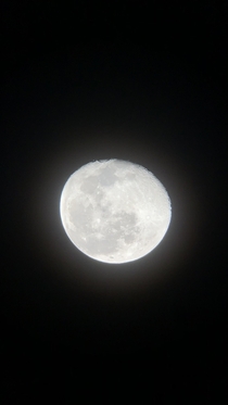 The most defined photo Ive gotten of the moon yet Im still a beginner with astronomy