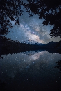 The night sky above Mt Hood on a perfectly calm night OC  ross_schram