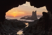 The simple beauty of the sunrise framed by the Cathedral Rocks Kiama Australia  Photo by William Patino