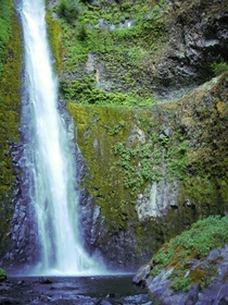This amazing waterfall in Oregon has a tunnel behind it to allow the trail to continue on Eagle Creek Oregon USA 