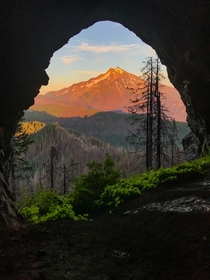 Triangulation Peak and Boca Cave trail Oregon 