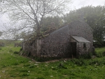 Twist An abandoned since the s farmhouse on Dartmoor UK