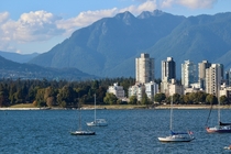 Vancouvers West End and the Coast Mountains 