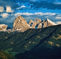 Views of the Italian Dolomiti mountains 