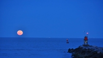 Worm moon in Mach  Nikon D Rudy inlet Va Beach Va oc