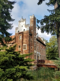 Zamek na wodzie Zamek Wojnowice a lovely small moated castle in Poland Doni slask former Niederschlesien